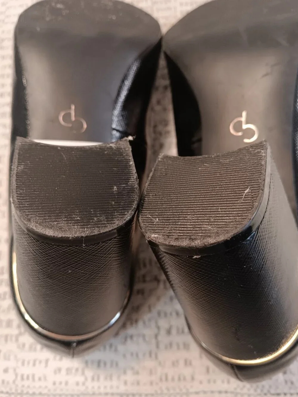 db Dress Barn 'Gallery' women's chunky black pumps w/ gold embellishment sz 10 M